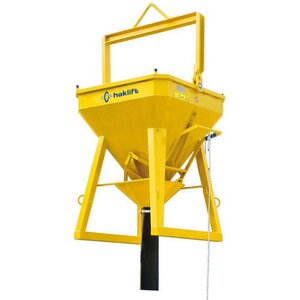 Concrete lifting buckets with rubber hose